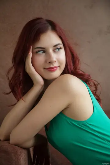 Redhead PAWG Strips Out of Her Skirt and Spreads Her Pussy