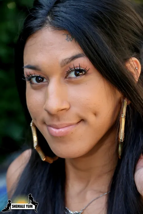 Latina Trans Woman Strips Nude Outdoors – photo 16 of 16
