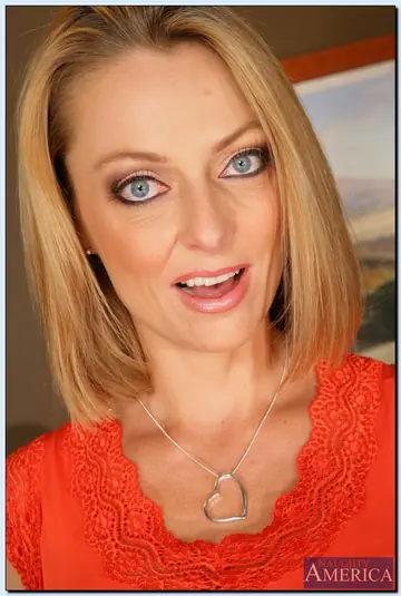 Brenda James – Blonde MILF Peels Off Her Lingerie and Spreads Her Legs Wide