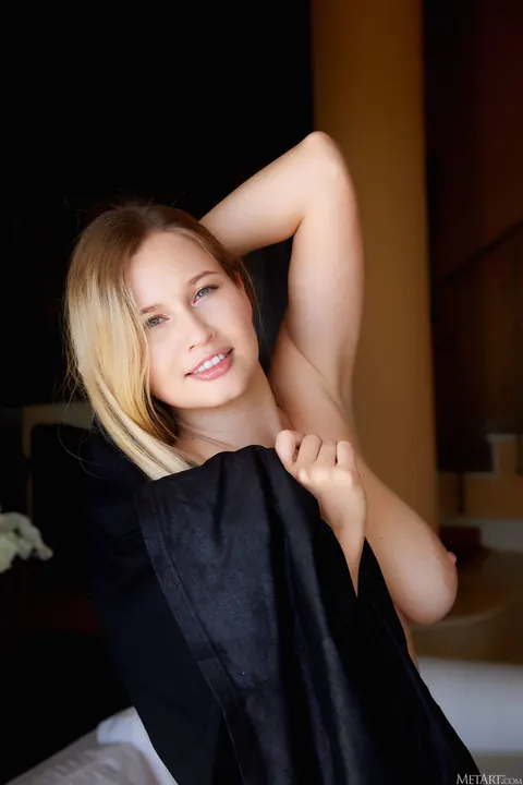 Stella Cardo: Blonde with Big Tits Strips Nude and Poses Topless – photo 7 of 21
