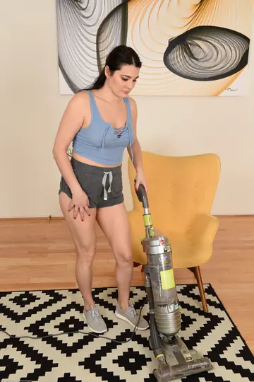 Madeline Blue – MILF PAWG Strips Out of Her Shorts