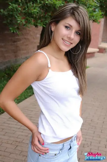 Shyla Jennings – Skinny Brunette Flashes Her Pussy in a Short Skirt and Heels