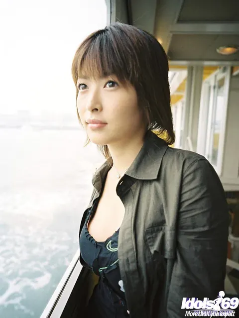 Nana Natsume: Japanese Babe Reveals Her Big Natural Tits – photo 1 of 16