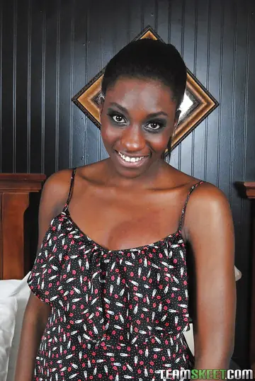 Jayla Dream – Thick Ebony Brunette Undresses and Toys Her Pussy