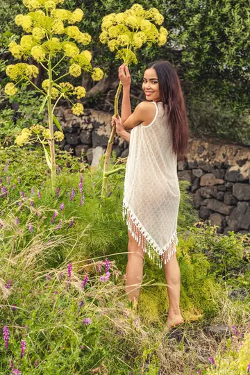 Isa Sweet – Latina PAWG Poses Naked on the Beach
