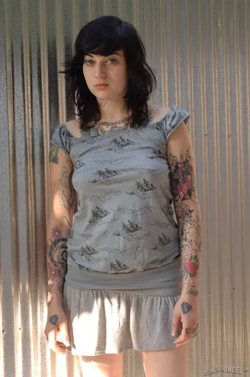 Kylee Kross – Tattooed Latina Undresses and Spreads Her Shaved Pussy Outdoors