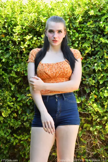 BBW Brunette Pulls Shorts Aside and Spreads Her Pussy Outdoors
