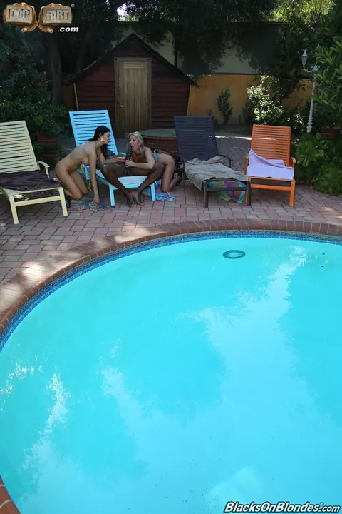 Jasmine Jae & Lexi Lowe: Two Blonde British MILFs Share a BBC by the Pool – photo 10 of 21