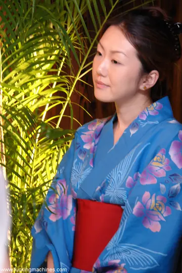 Maya Aikawa – Japanese Woman in Bondage Spreads Outdoors