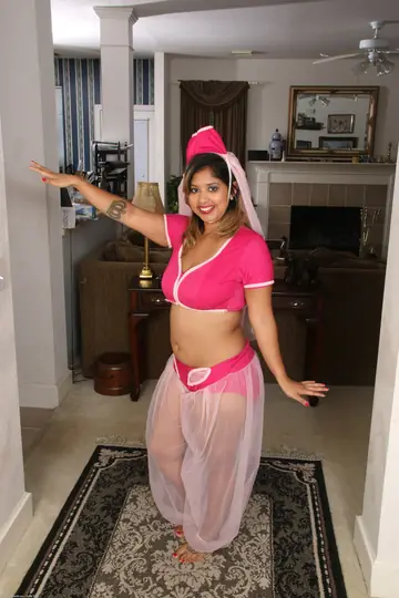 Jamie Hernandez – Curvy Latina MILF Strips Out of Her Uniform to Spread Her Hairy Pussy