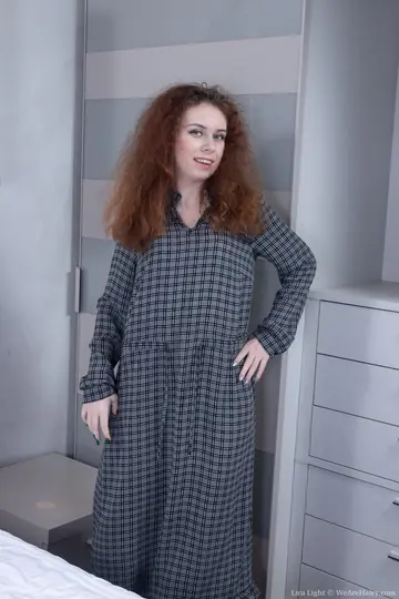 Lira Light – Redhead Amateur Undresses to Reveal Hairy Armpits and Bush