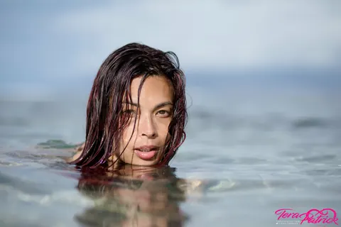 Tera Patrick: Tall Asian MILF in a Bikini Poses on the Beach – photo 8 of 17
