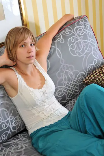 Carmen December – Thick Amateur Blonde Fingers and Spreads Her Bush