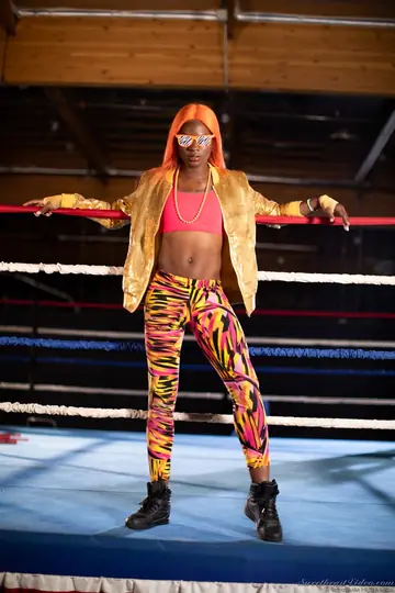 Ana Foxxx – Tall Athletic Ebony Redhead Undresses and Spreads in the Ring