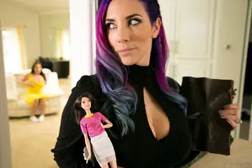 Angela White – Tall Brunette MILFs Kiss, Finger, Lick, and Spread