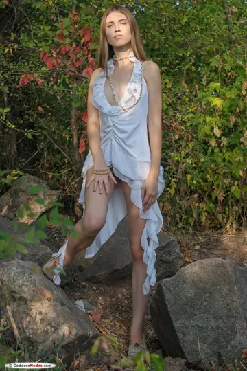 Petite Latina MILF Poses Nude in Glamour Shots