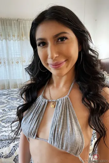 Penelope Woods – Thick Latina Brunette Strips and Spreads Her Pussy in the Forest