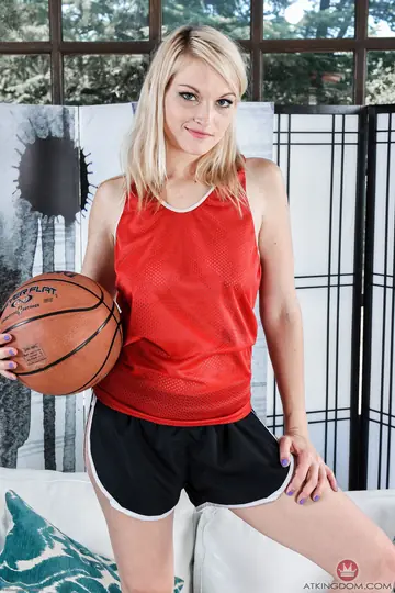 Skylar Madison – Blonde with Big Natural Tits Strips Out of Her Shorts in the Gym and Spreads