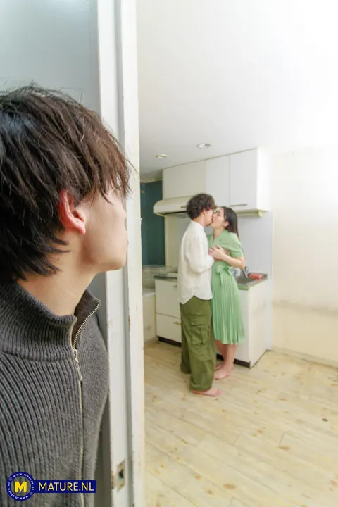 Megumi Satuki: Japanese MILF Undresses and Fucks a Stranger – photo 3 of 21