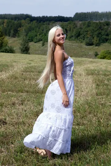 Alysha A – Tall Blonde Undresses and Poses Naked in the Open Air