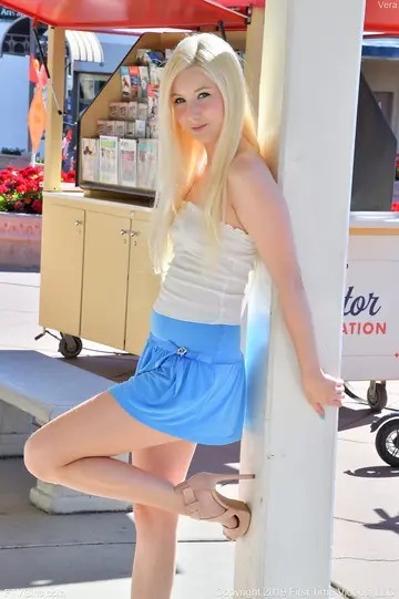 Vera Bliss – Blonde Amateur Strips Out of Her Skirt for Dildo Play Outdoors