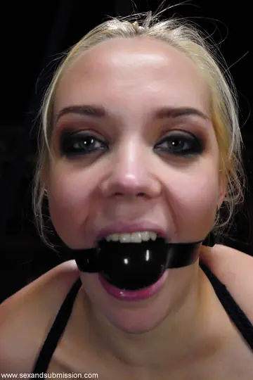 Annette Schwarz – Tall German Blonde MILF Deepthroats and Takes Anal in Bondage
