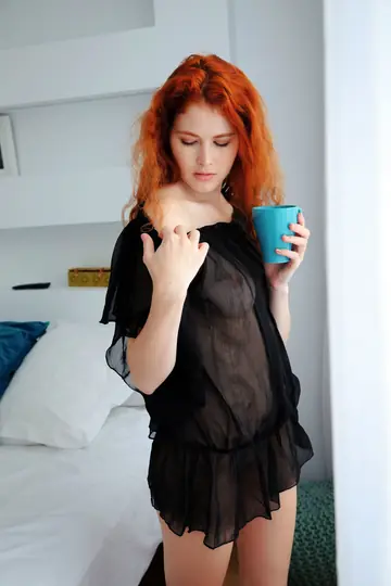 Heidi Romanova – Thick Redhead in Lingerie and Skirt Masturbates Her Shaved Pussy