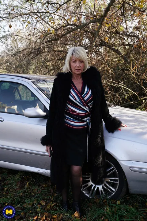 Amy Goodhead: Tall European MILF in Interracial Threesome Outdoors – photo 4 of 20