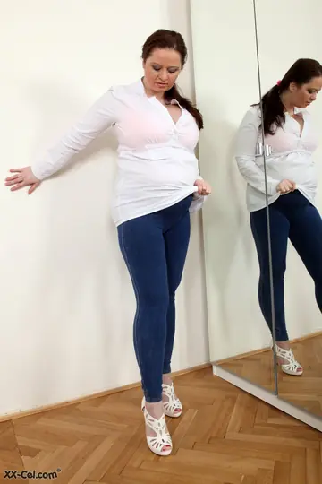Curvy Czech MILF Flaunts Her Big Tits and Pregnant Belly in Jeans