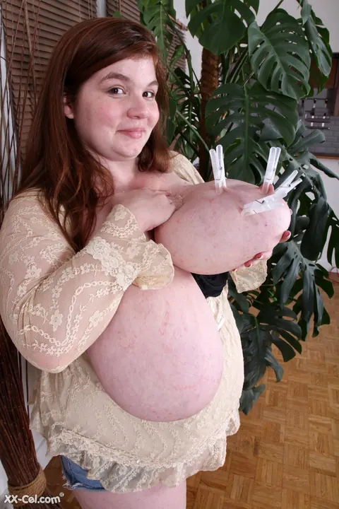 Lexxxi Luxe: BBW Redhead Oils Up Her Big Natural Tits – photo 6 of 20