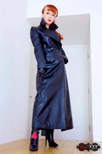 Pale British Redhead MILF Opens Overcoat and Squirts