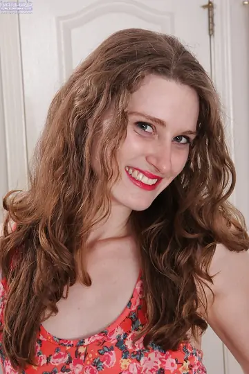Kiss Montress – Amateur Brunette Undresses and Spreads Her Pierced Pussy