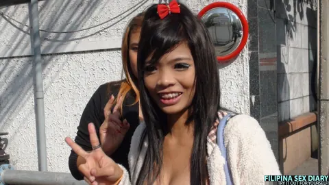 Thai and British Women Share a Man in a Threesome – photo 3 of 21