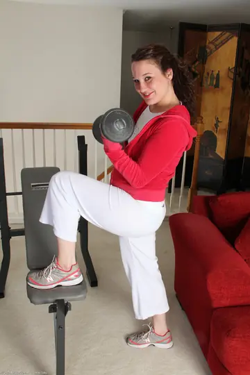 PAWG MILF Spreads Her Shaved Pussy in the Gym