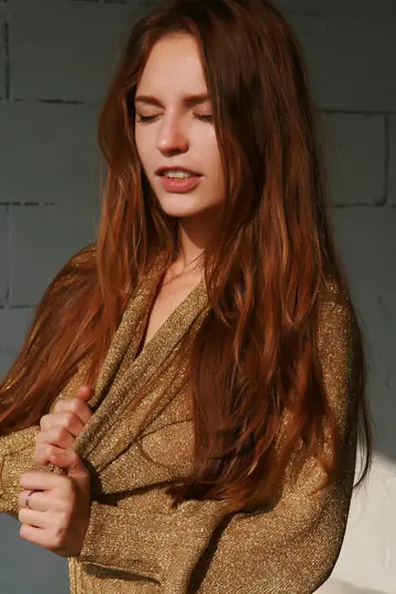 Sofi Shane – Redhead PAWG Lifts Her Skirt to Show Her Hairy Pussy and Big Ass