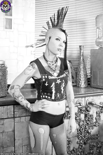 Tara Toxic – Short-Haired Brunette Strips Out of Her Shorts and Pantyhose