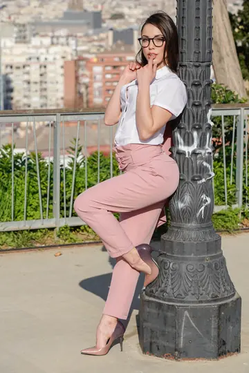 Anastasia Brokelyn – Brunette in Heels and Glasses Takes Anal Doggy Style in POV