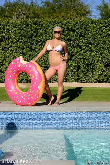 Briana Lee – Busty Brunette MILF Loses Her Bikini and Poses Poolside
