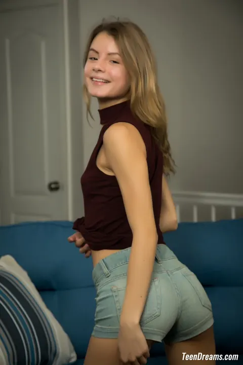 Asuna Fox: Brunette with Small Natural Tits Undresses and Poses – photo 2 of 21