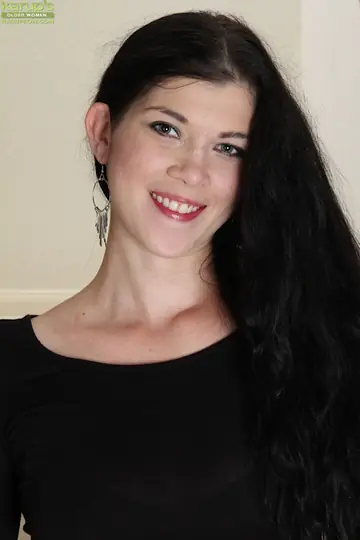 Veronica Stewart – PAWG MILF Spreads Her Ass and Pussy