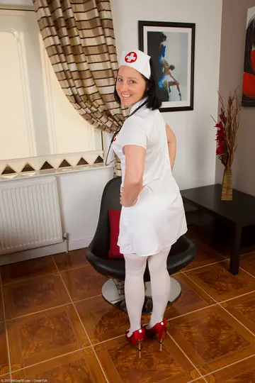 Amber Clare – Mature Brunette Nurse in Glasses Spreads Her Shaved Pussy