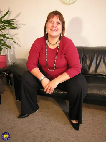 Mature European BBW Strips and Uses a Dildo