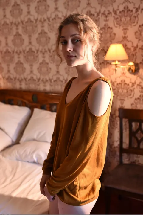 European Blonde Spreads Wide and Shows Her Bubble Butt – photo 1 of 20