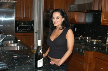 Lisa Ann – Tall and Petite Mature Brunettes Spread Together