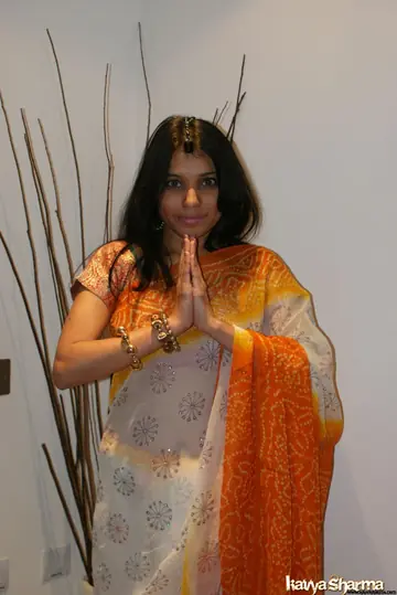 Kavya Sharma – Busty Indian MILF Strips Out of Her Traditional Clothes and Spreads