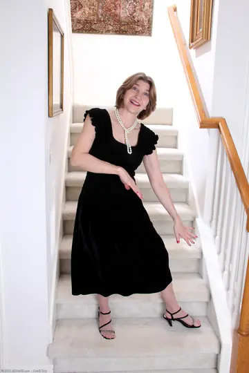 Amateur PAWG Undresses and Spreads Her Pussy on the Stairs