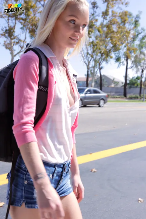 Sammie Daniels: Petite Blonde in Jeans Poses Outdoors After Classes – photo 10 of 16