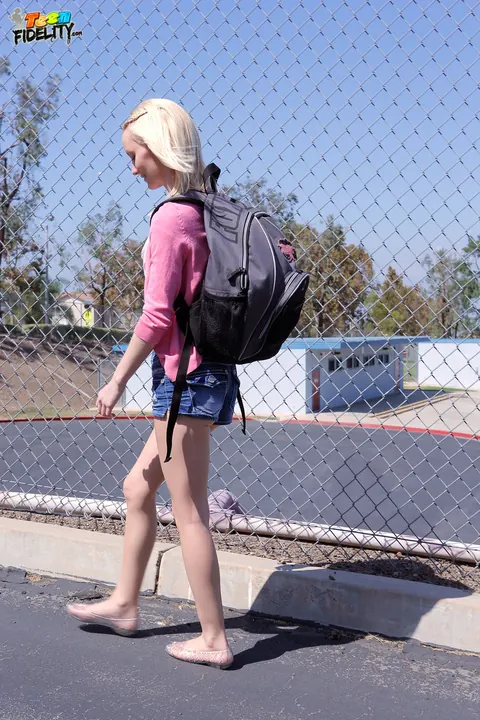 Sammie Daniels: Petite Blonde in Jeans Poses Outdoors After Classes – photo 6 of 16