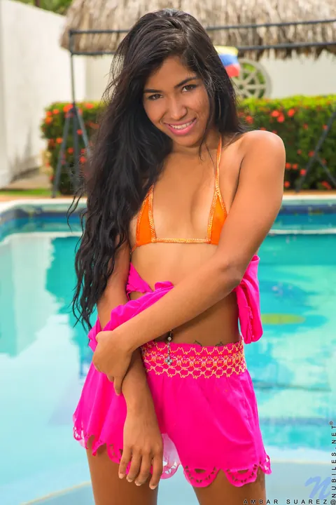 Ambar Suarez: Petite Latina in a Bikini Masturbates Poolside – photo 2 of 21