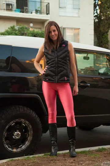 Brunette PAWG Strips Out of Her Yoga Pants and Boots Outdoors